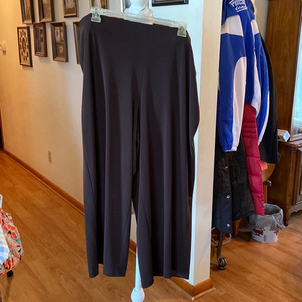 Solid brown gaucho capris. Size XL